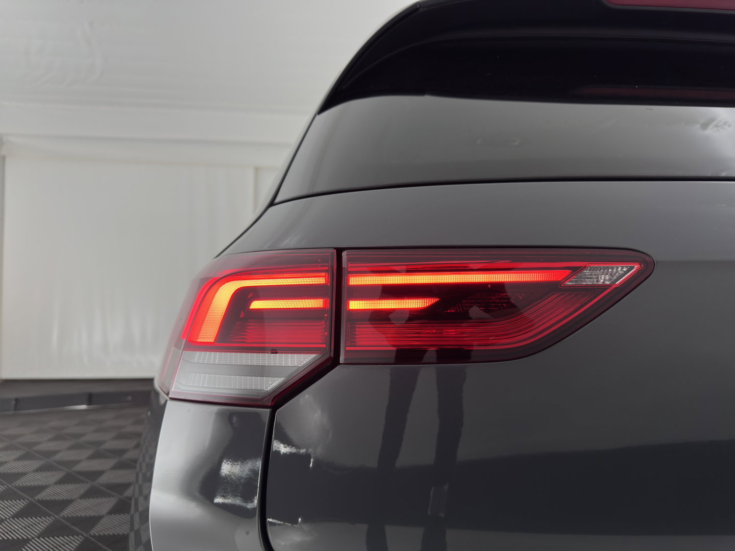 Volkswagen Golf 1.0 TSI Life *FULL-LED | ADAPTIVE-CRUISE | DIGI-COCKPIT | NAVI-FULLMAP | AMBIENT-LIGHT | COMFORT-SEATS | CAMERA | KEYLESS | DAB+ | PRIVACY-GLASS | ECC | PDC | 17''ALU*