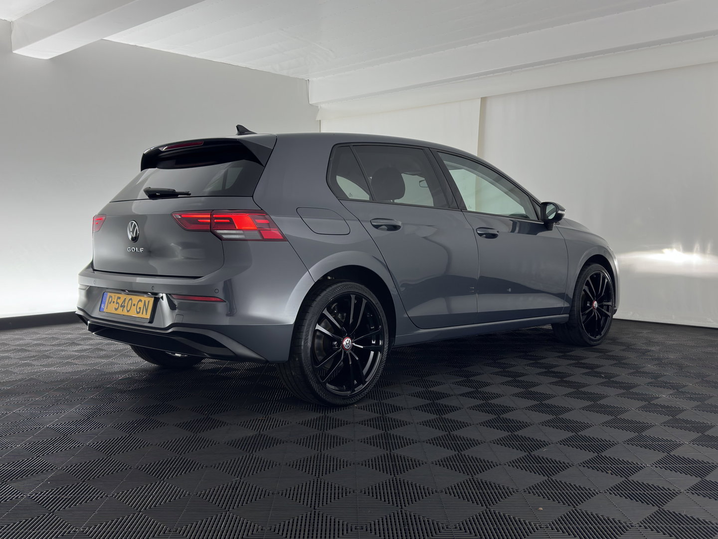 Volkswagen Golf 1.0 TSI Life *FULL-LED | ADAPTIVE-CRUISE | DIGI-COCKPIT | NAVI-FULLMAP | AMBIENT-LIGHT | COMFORT-SEATS | CAMERA | KEYLESS | DAB+ | PRIVACY-GLASS | ECC | PDC | 17''ALU*