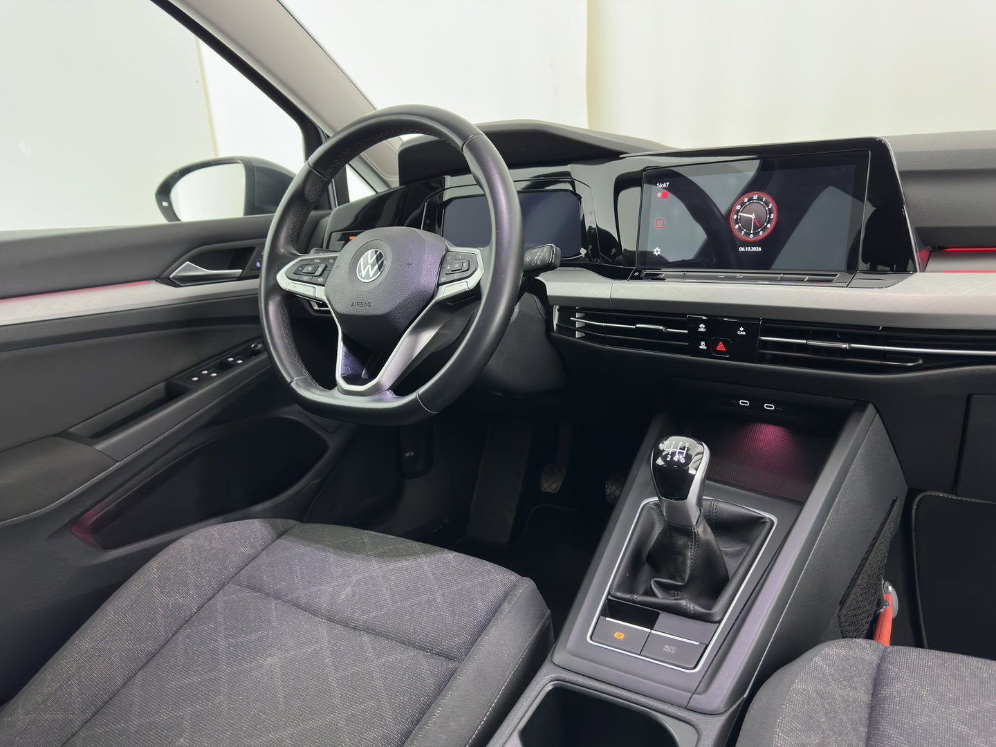 Volkswagen Golf 1.0 TSI Life *FULL-LED | ADAPTIVE-CRUISE | DIGI-COCKPIT | NAVI-FULLMAP | AMBIENT-LIGHT | COMFORT-SEATS | CAMERA | KEYLESS | DAB+ | PRIVACY-GLASS | ECC | PDC | 17''ALU*