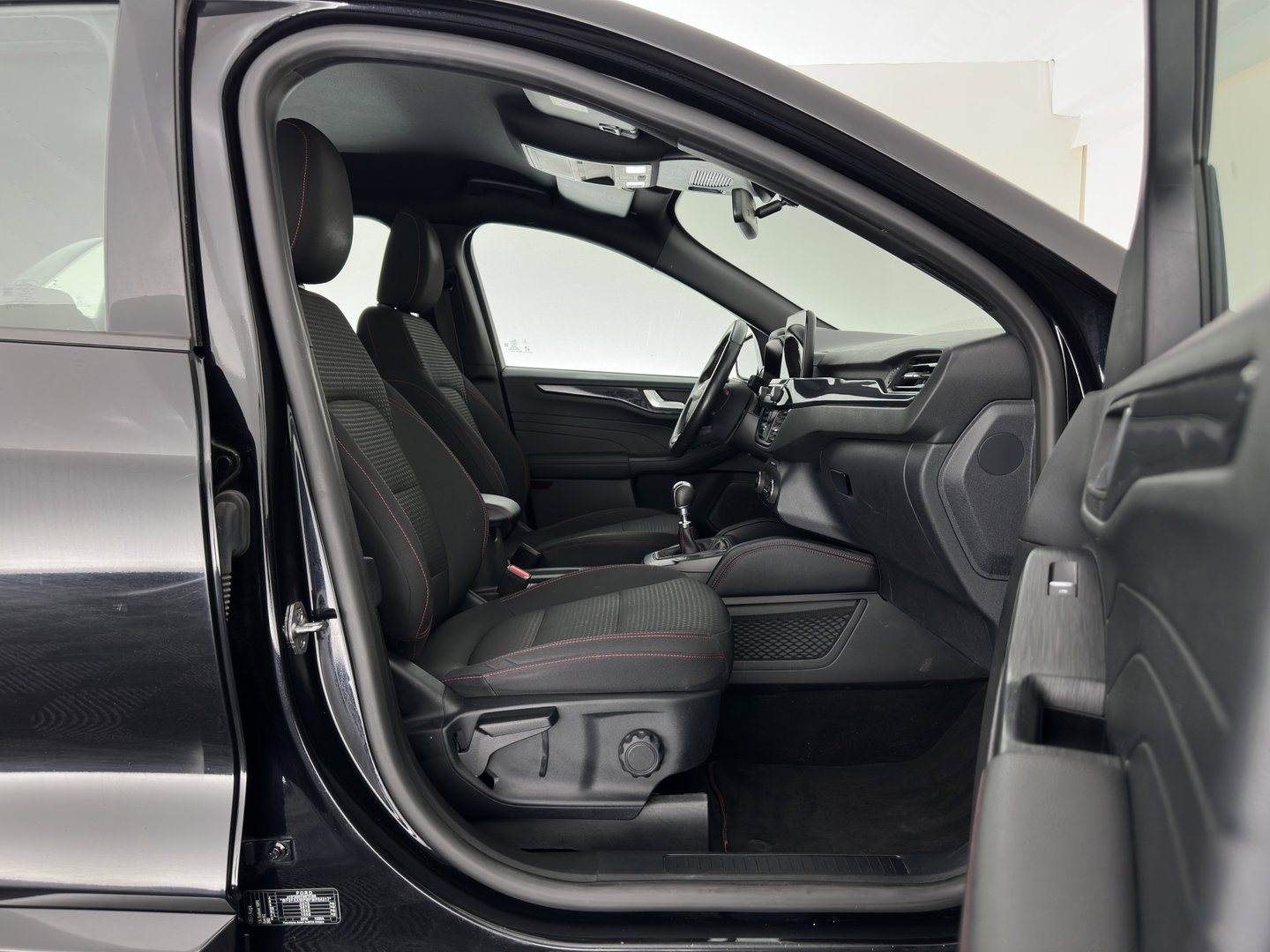 Ford Kuga 1.5 EcoBoost ST-Line (INCL.BTW) *FULL-LED | DIGI-COCKPIT | KEYLESS | DAB | CAMERA | CARPLAY | NAVI-FULLMAP | SPORTSEATS | PRIVACY-GLASS | 18"ALU | TOWBAR*