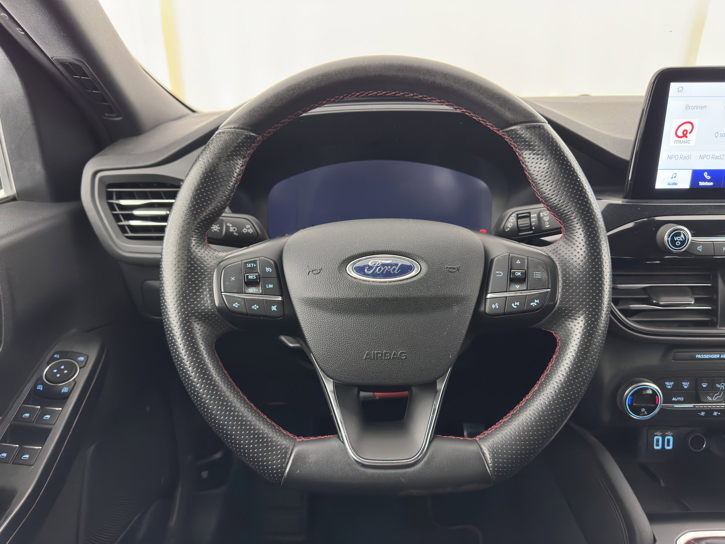 Ford Kuga 1.5 EcoBoost ST-Line (INCL.BTW) *FULL-LED | DIGI-COCKPIT | KEYLESS | DAB | CAMERA | CARPLAY | NAVI-FULLMAP | SPORTSEATS | PRIVACY-GLASS | 18"ALU | TOWBAR*