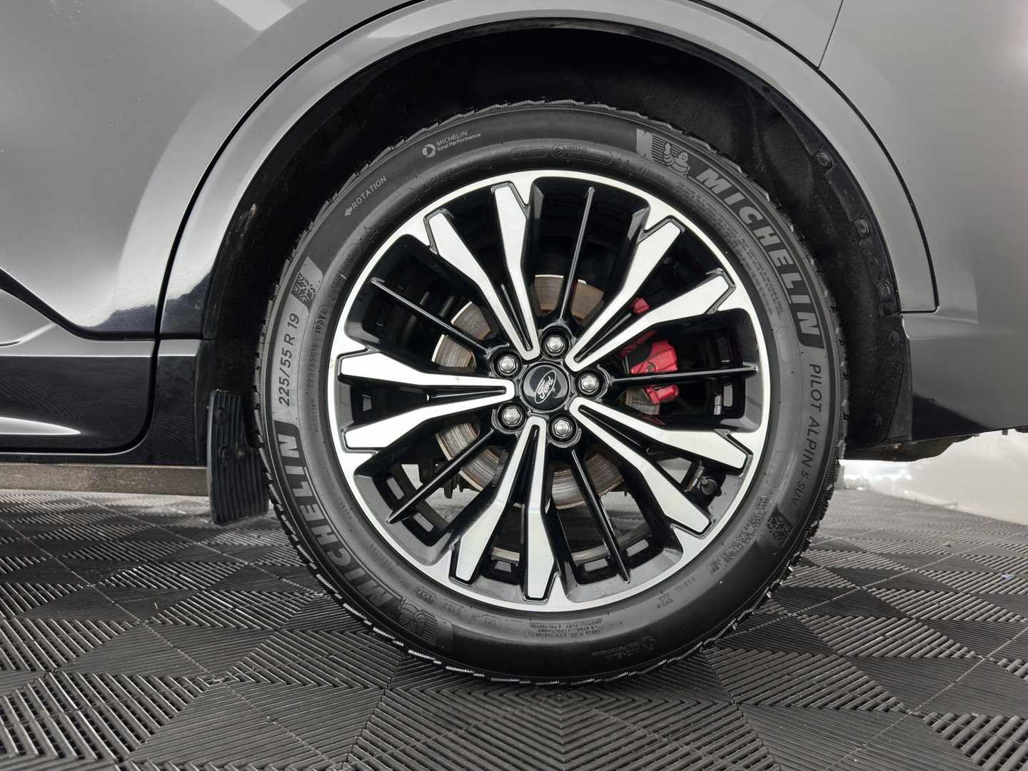 Ford Kuga 1.5 EcoBoost ST-Line (INCL.BTW) *FULL-LED | DIGI-COCKPIT | KEYLESS | DAB | CAMERA | CARPLAY | NAVI-FULLMAP | SPORTSEATS | PRIVACY-GLASS | 18"ALU | TOWBAR*