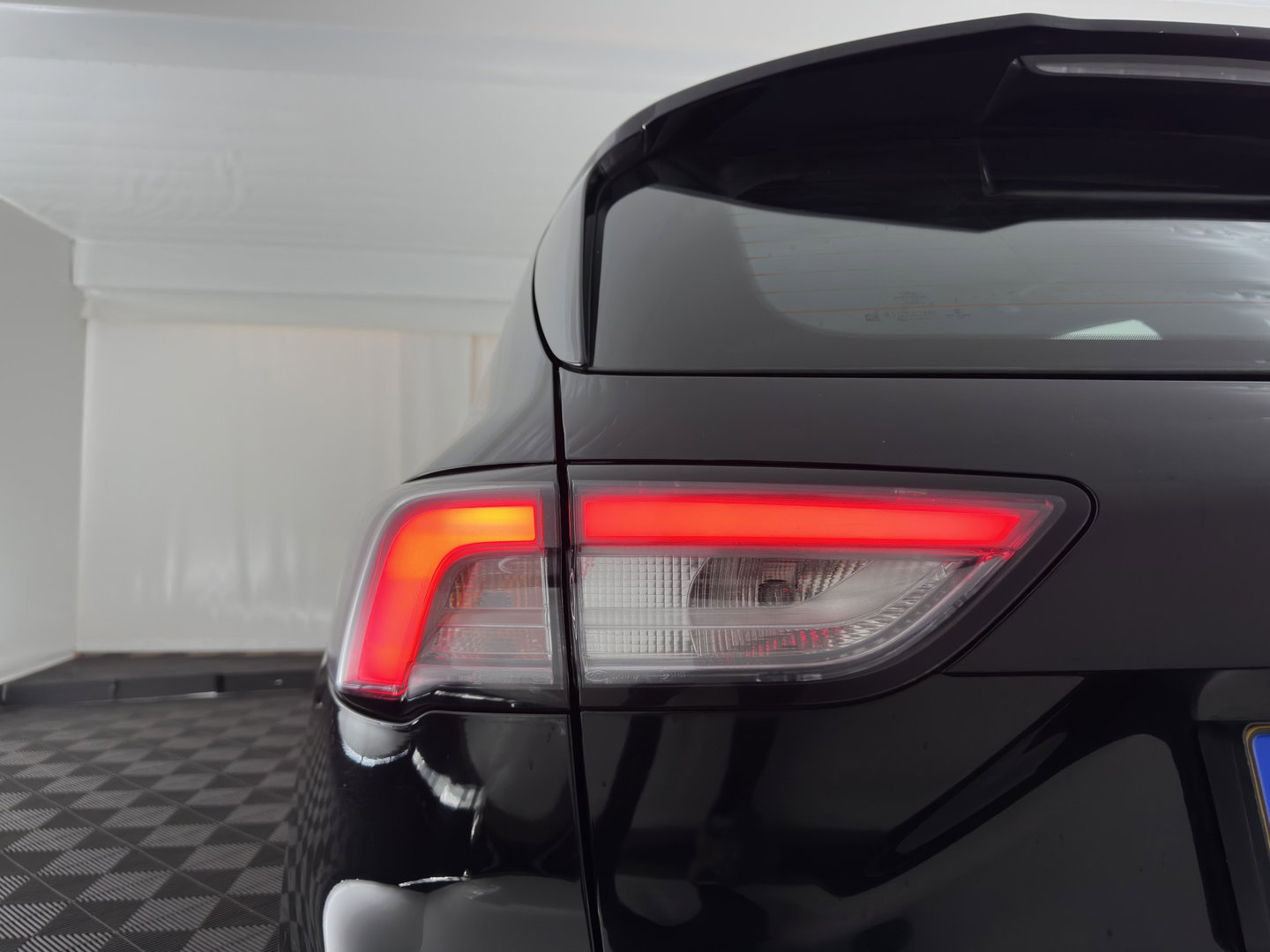 Ford Kuga 1.5 EcoBoost ST-Line (INCL.BTW) *FULL-LED | DIGI-COCKPIT | KEYLESS | DAB | CAMERA | CARPLAY | NAVI-FULLMAP | SPORTSEATS | PRIVACY-GLASS | 18"ALU | TOWBAR*