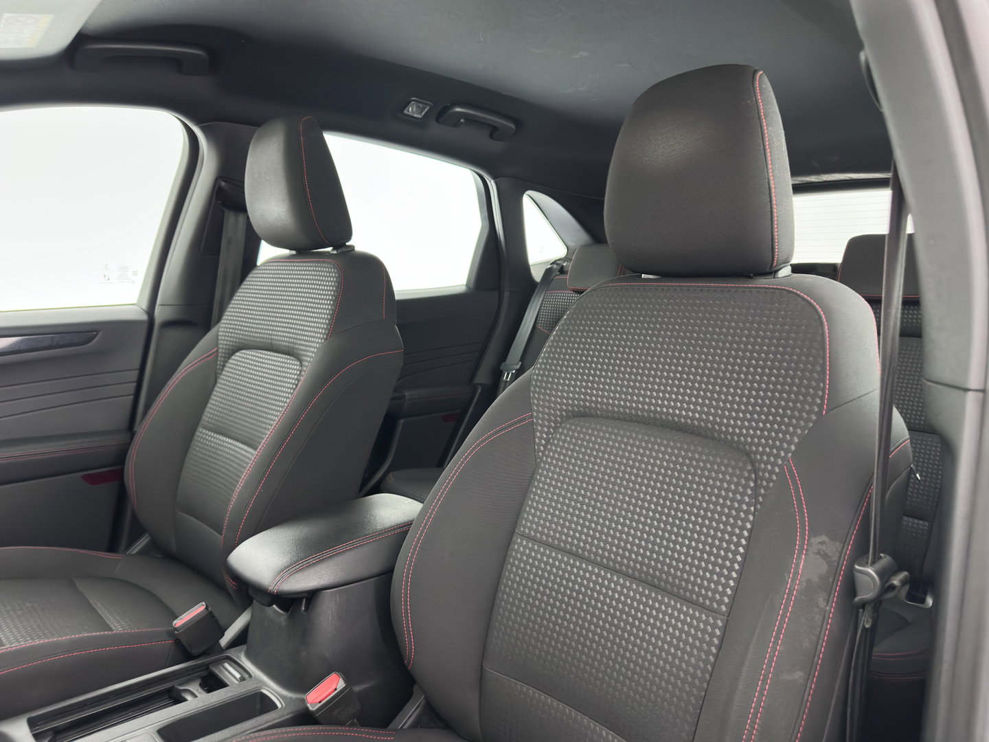Ford Kuga 1.5 EcoBoost ST-Line (INCL.BTW) *FULL-LED | DIGI-COCKPIT | KEYLESS | DAB | CAMERA | CARPLAY | NAVI-FULLMAP | SPORTSEATS | PRIVACY-GLASS | 18"ALU | TOWBAR*