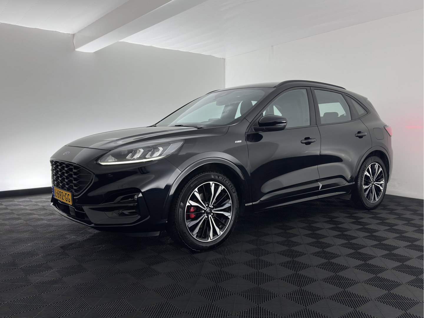 Ford Kuga 1.5 EcoBoost ST-Line (INCL.BTW) *FULL-LED | DIGI-COCKPIT | KEYLESS | DAB | CAMERA | CARPLAY | NAVI-FULLMAP | SPORTSEATS | PRIVACY-GLASS | 18"ALU | TOWBAR*