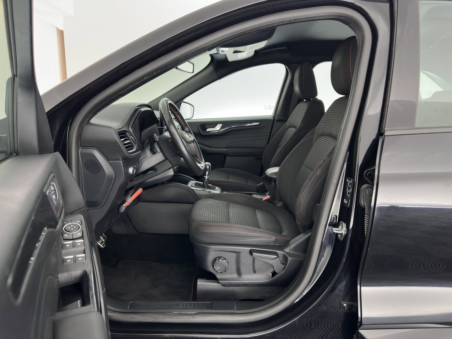Ford Kuga 1.5 EcoBoost ST-Line (INCL.BTW) *FULL-LED | DIGI-COCKPIT | KEYLESS | DAB | CAMERA | CARPLAY | NAVI-FULLMAP | SPORTSEATS | PRIVACY-GLASS | 18"ALU | TOWBAR*