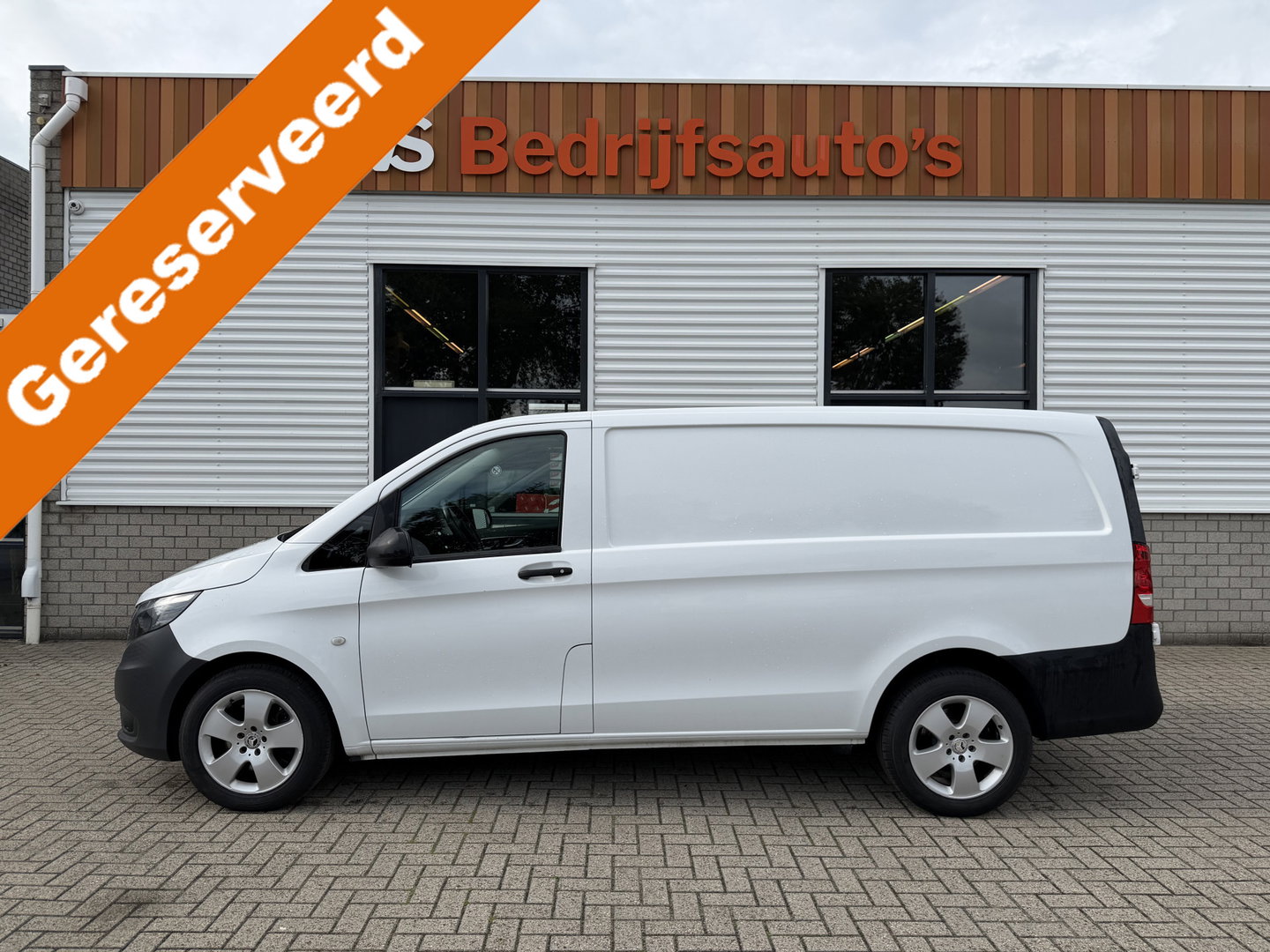 Mercedes-Benz Vito 119 CDI 190pk automaat Lang L2H1 / vaste prijs rijklaar € 19.650 ex btw / euro 6 / bpm vrij / leer / lease vanaf € 331 / airco / cruise / navigatie / trekhaak 2500 kg !