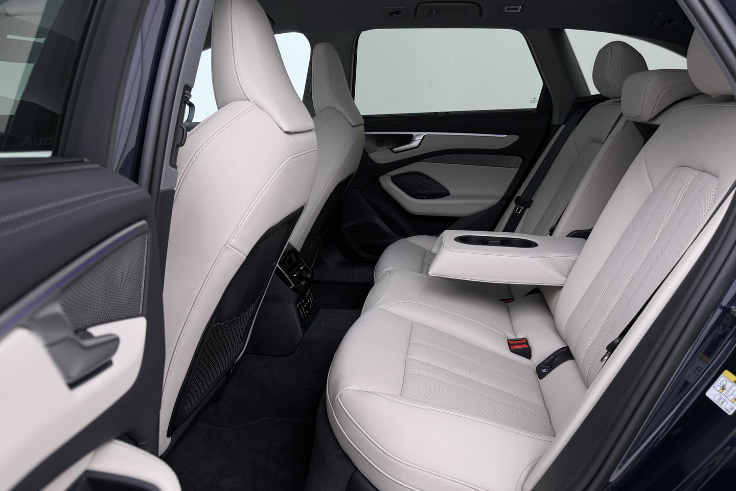 Audi A6 Pro Line Competition Quattro | Luchtvering | Passenger Display | B&O | Panoramadak | 360° Camera | Stoelventilatie | Trekhaak | 21 Inch