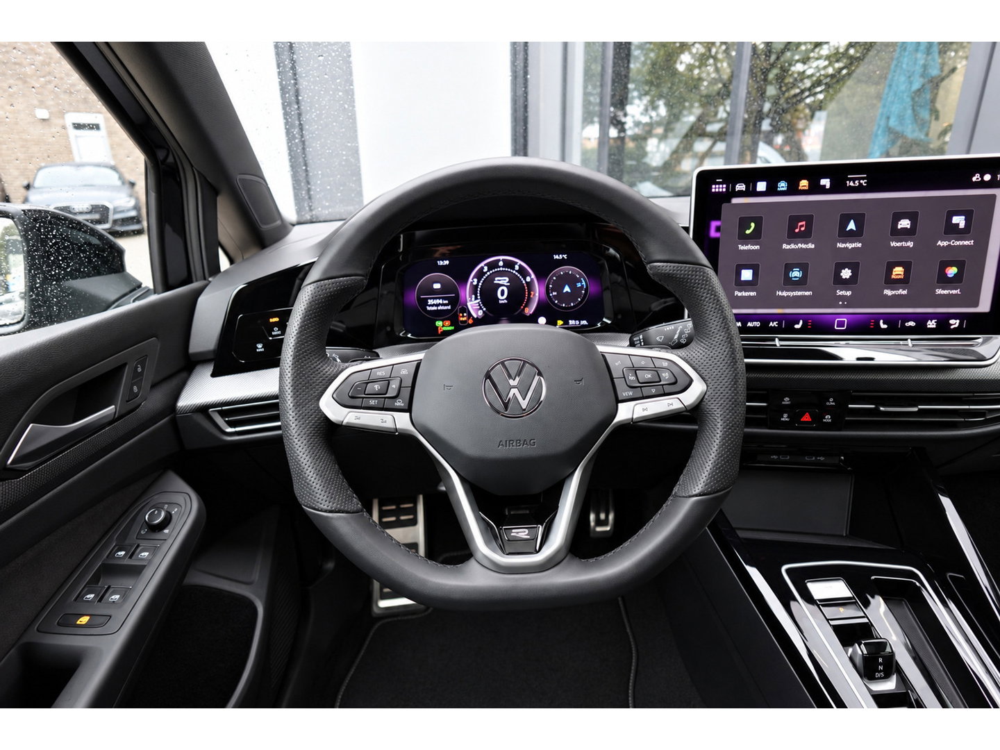 Volkswagen Golf 1.5 eTSI R-Line Edition PANO KEYLESS HUD