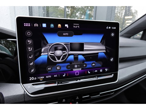 Volkswagen Golf 1.5 eTSI R-Line Edition PANO KEYLESS HUD