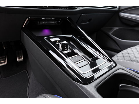 Volkswagen Golf 1.5 eTSI R-Line Edition PANO KEYLESS HUD