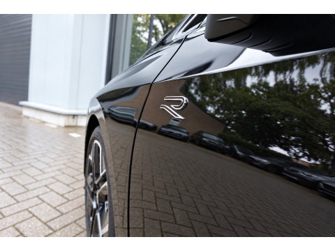 Volkswagen Golf 1.5 eTSI R-Line Edition PANO KEYLESS HUD