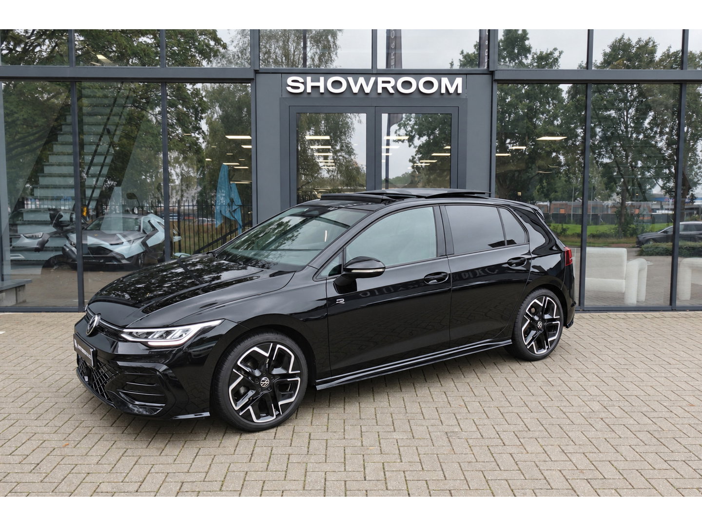 Volkswagen Golf 1.5 eTSI R-Line Edition PANO KEYLESS HUD