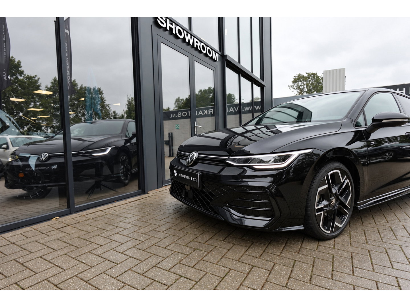 Volkswagen Golf 1.5 eTSI R-Line Edition PANO KEYLESS HUD