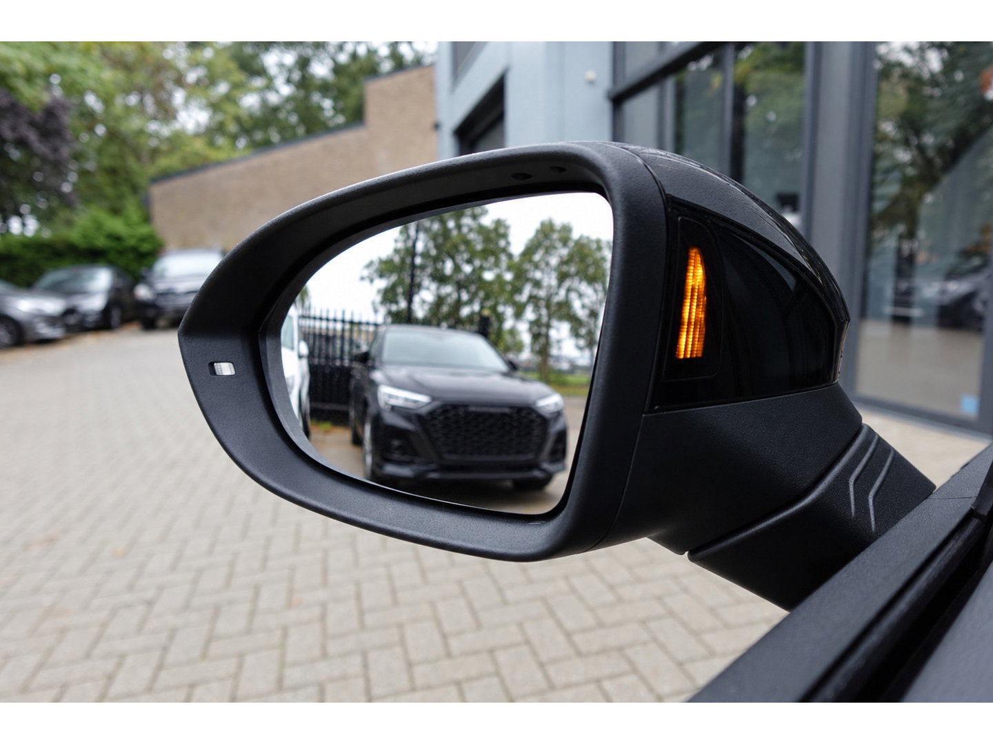 Volkswagen Golf 1.5 eTSI R-Line Edition PANO KEYLESS HUD