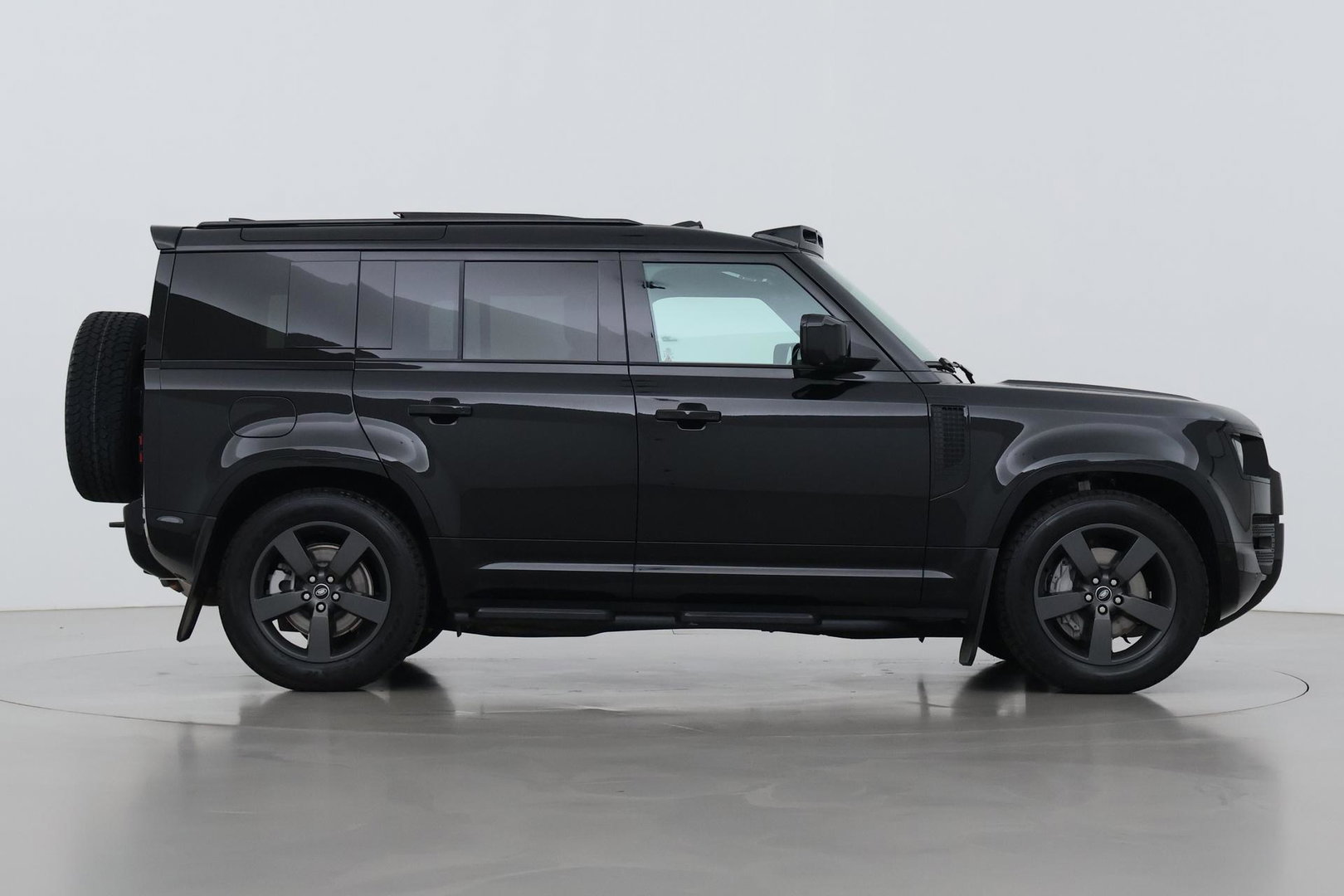 Land Rover Defender 110 P300e X-Dynamic HSE | Meridian Surround | ClearSight | Koelbox | Head-Up | Panoramadak | Trekhaak