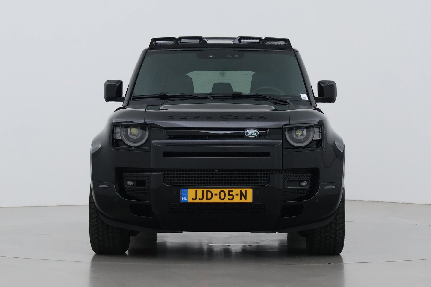 Land Rover Defender 110 P300e X-Dynamic HSE | Meridian Surround | ClearSight | Koelbox | Head-Up | Panoramadak | Trekhaak