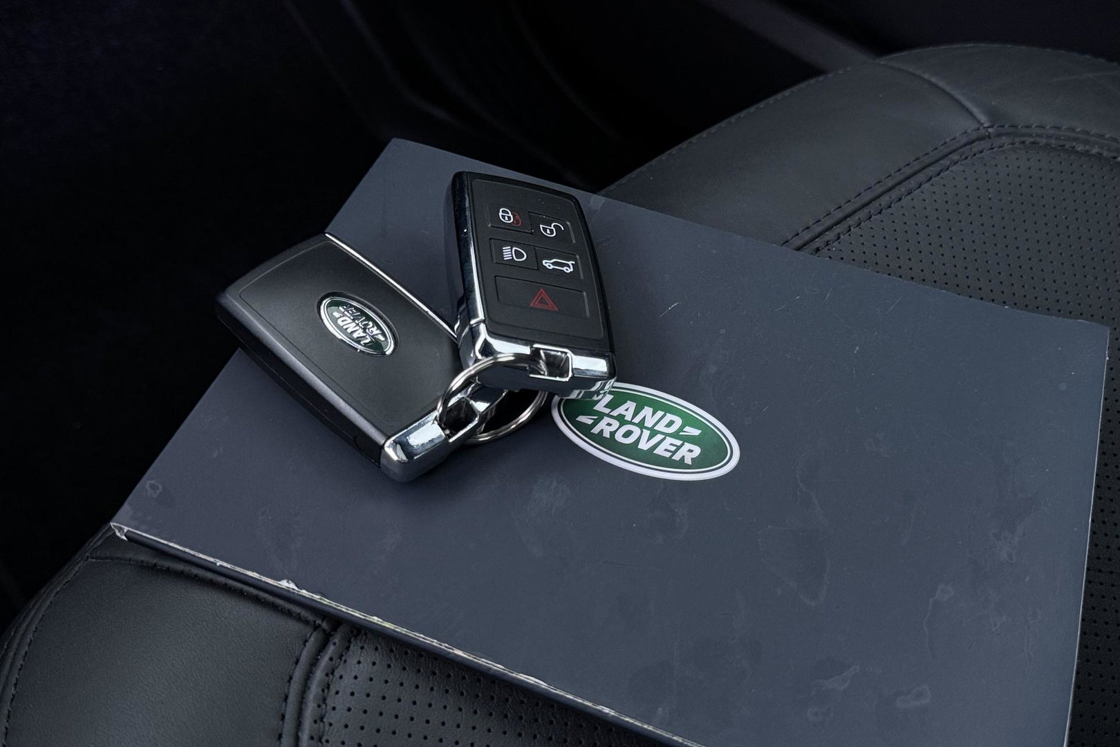 Land Rover Defender 110 P300e X-Dynamic HSE | Meridian Surround | ClearSight | Koelbox | Head-Up | Panoramadak | Trekhaak