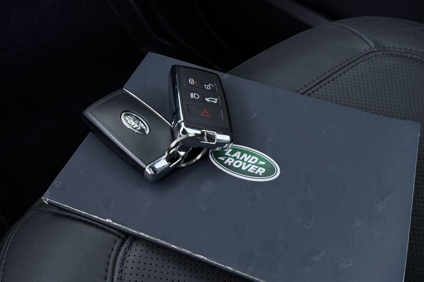 Land Rover Defender 110 P300e X-Dynamic HSE | Meridian Surround | ClearSight | Koelbox | Head-Up | Panoramadak | Trekhaak