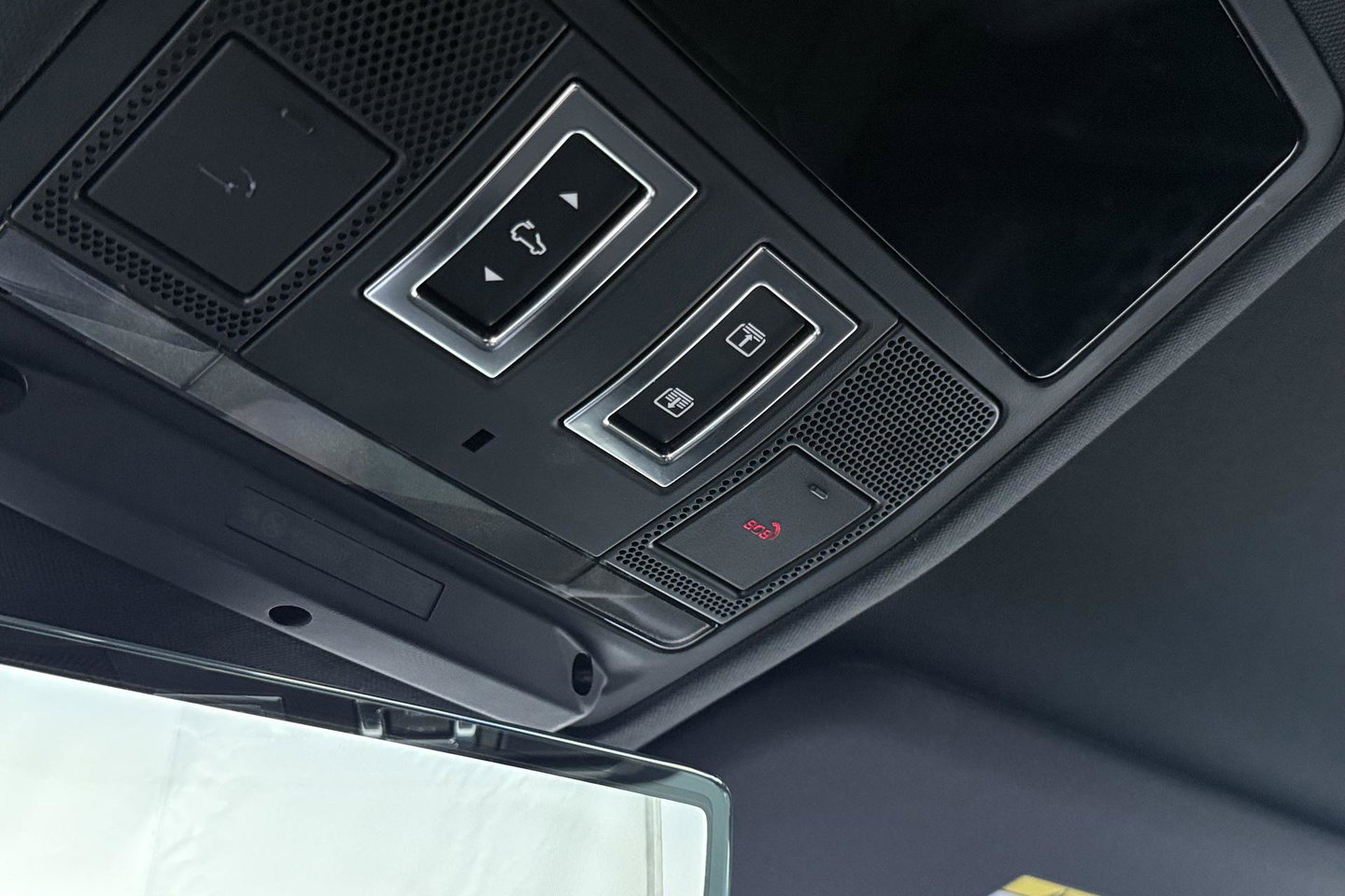 Land Rover Defender 110 P300e X-Dynamic HSE | Meridian Surround | ClearSight | Koelbox | Head-Up | Panoramadak | Trekhaak