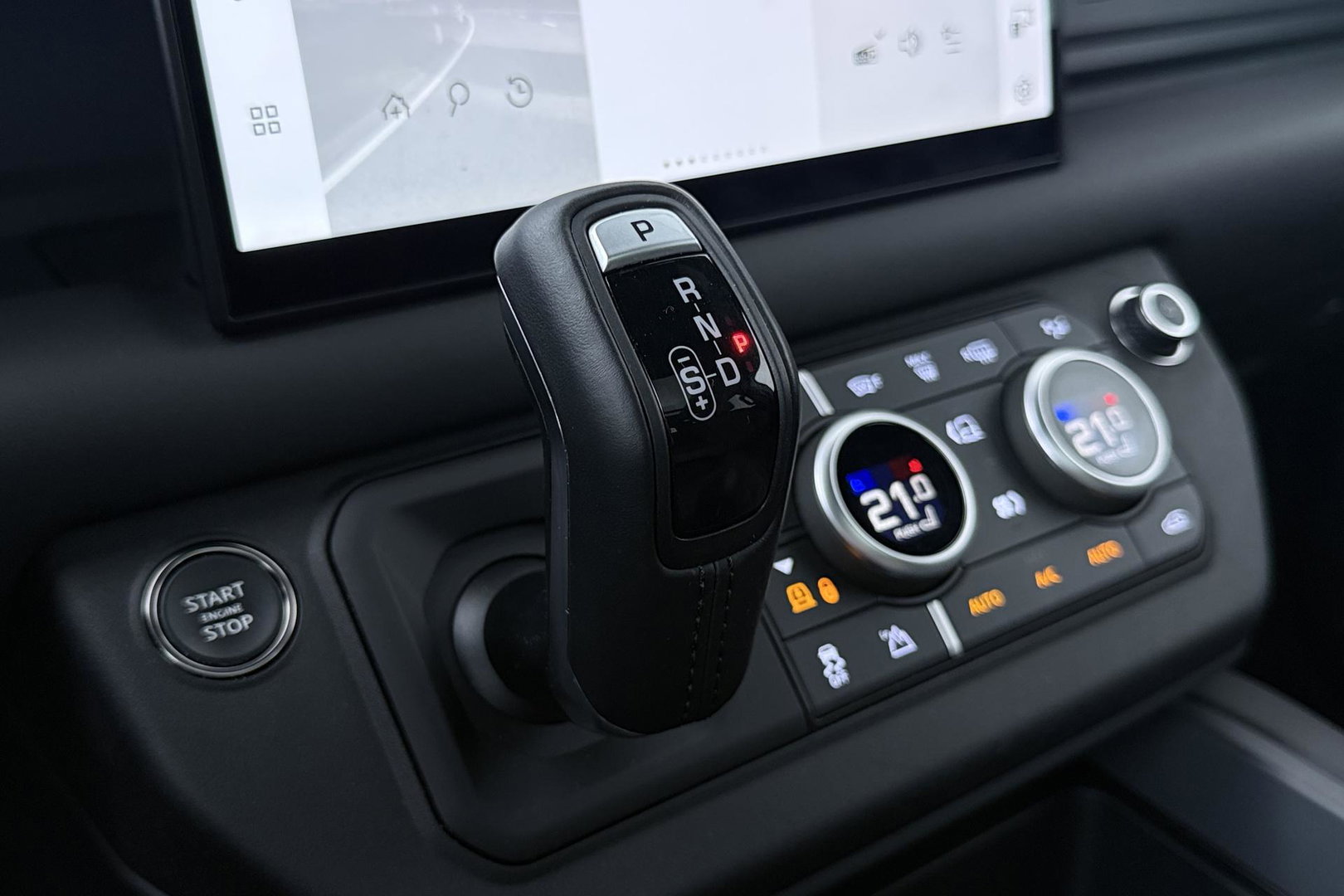 Land Rover Defender 110 P300e X-Dynamic HSE | Meridian Surround | ClearSight | Koelbox | Head-Up | Panoramadak | Trekhaak