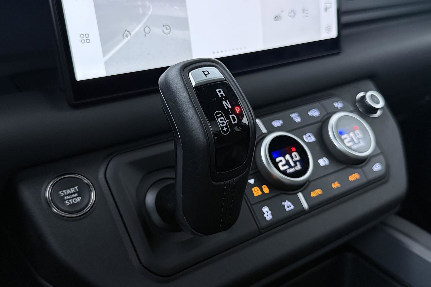 Land Rover Defender 110 P300e X-Dynamic HSE | Meridian Surround | ClearSight | Koelbox | Head-Up | Panoramadak | Trekhaak