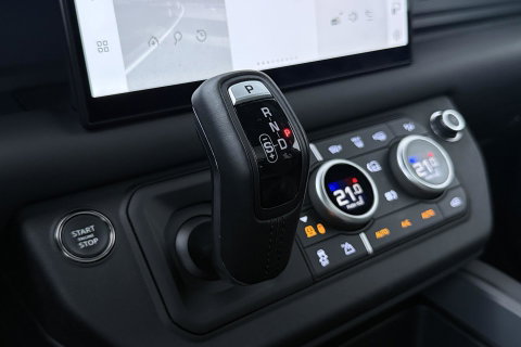 Land Rover Defender 110 P300e X-Dynamic HSE | Meridian Surround | ClearSight | Koelbox | Head-Up | Panoramadak | Trekhaak
