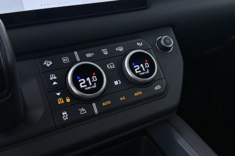 Land Rover Defender 110 P300e X-Dynamic HSE | Meridian Surround | ClearSight | Koelbox | Head-Up | Panoramadak | Trekhaak