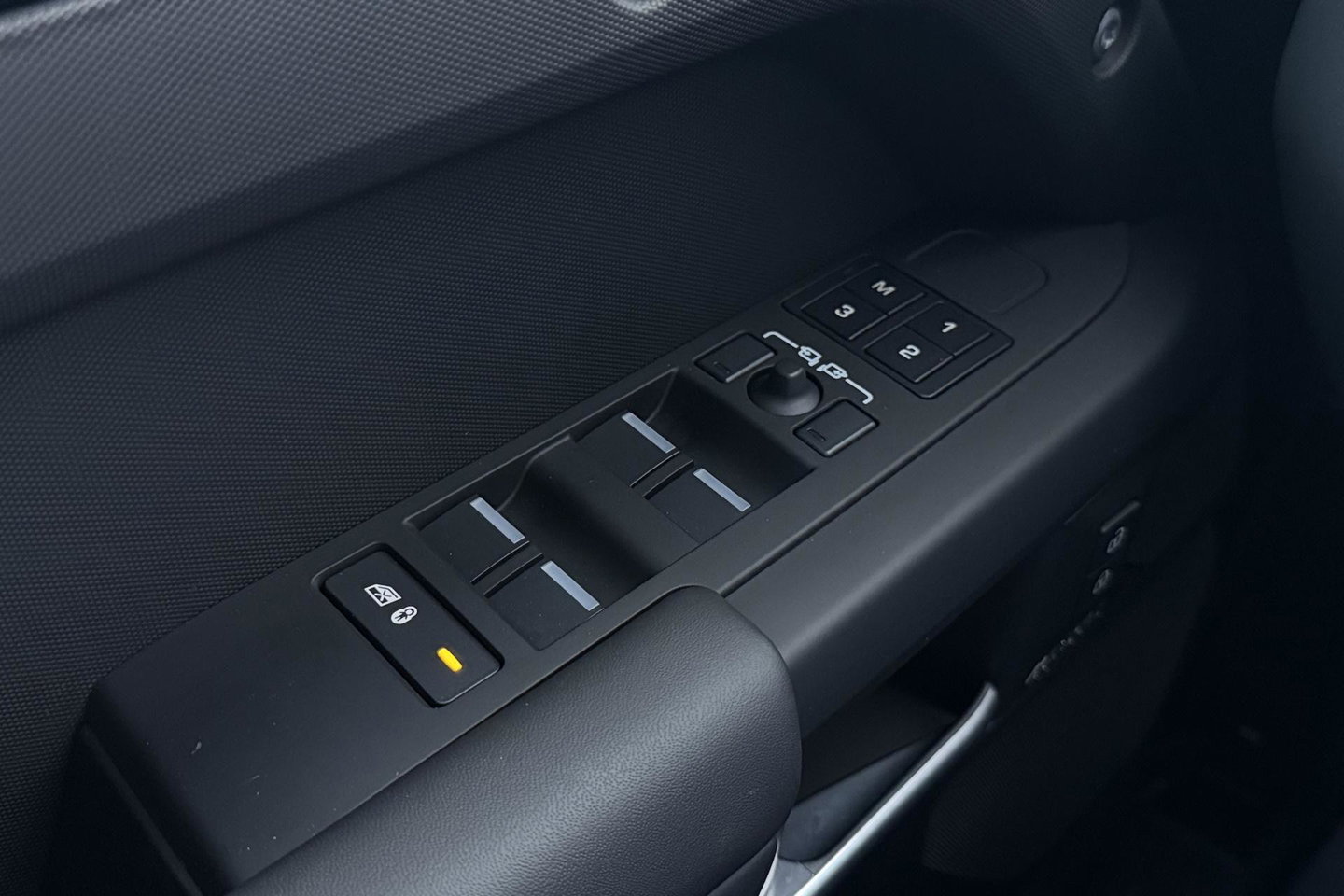 Land Rover Defender 110 P300e X-Dynamic HSE | Meridian Surround | ClearSight | Koelbox | Head-Up | Panoramadak | Trekhaak