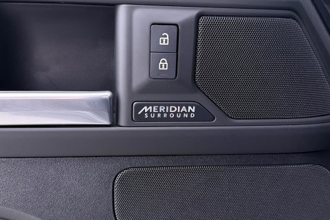 Land Rover Defender 110 P300e X-Dynamic HSE | Meridian Surround | ClearSight | Koelbox | Head-Up | Panoramadak | Trekhaak