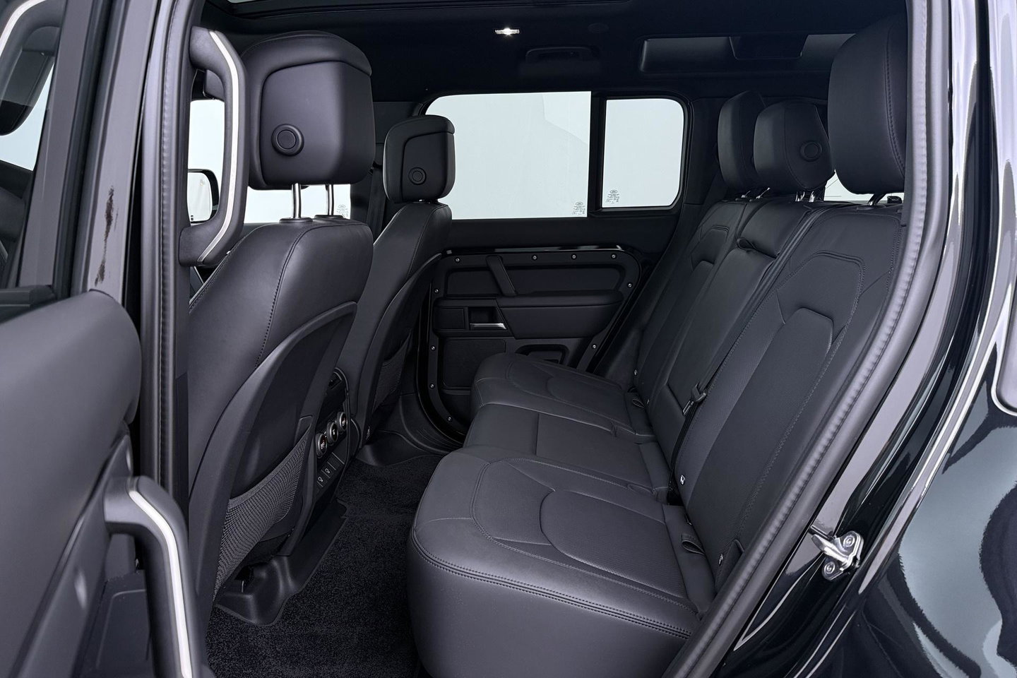 Land Rover Defender 110 P300e X-Dynamic HSE | Meridian Surround | ClearSight | Koelbox | Head-Up | Panoramadak | Trekhaak
