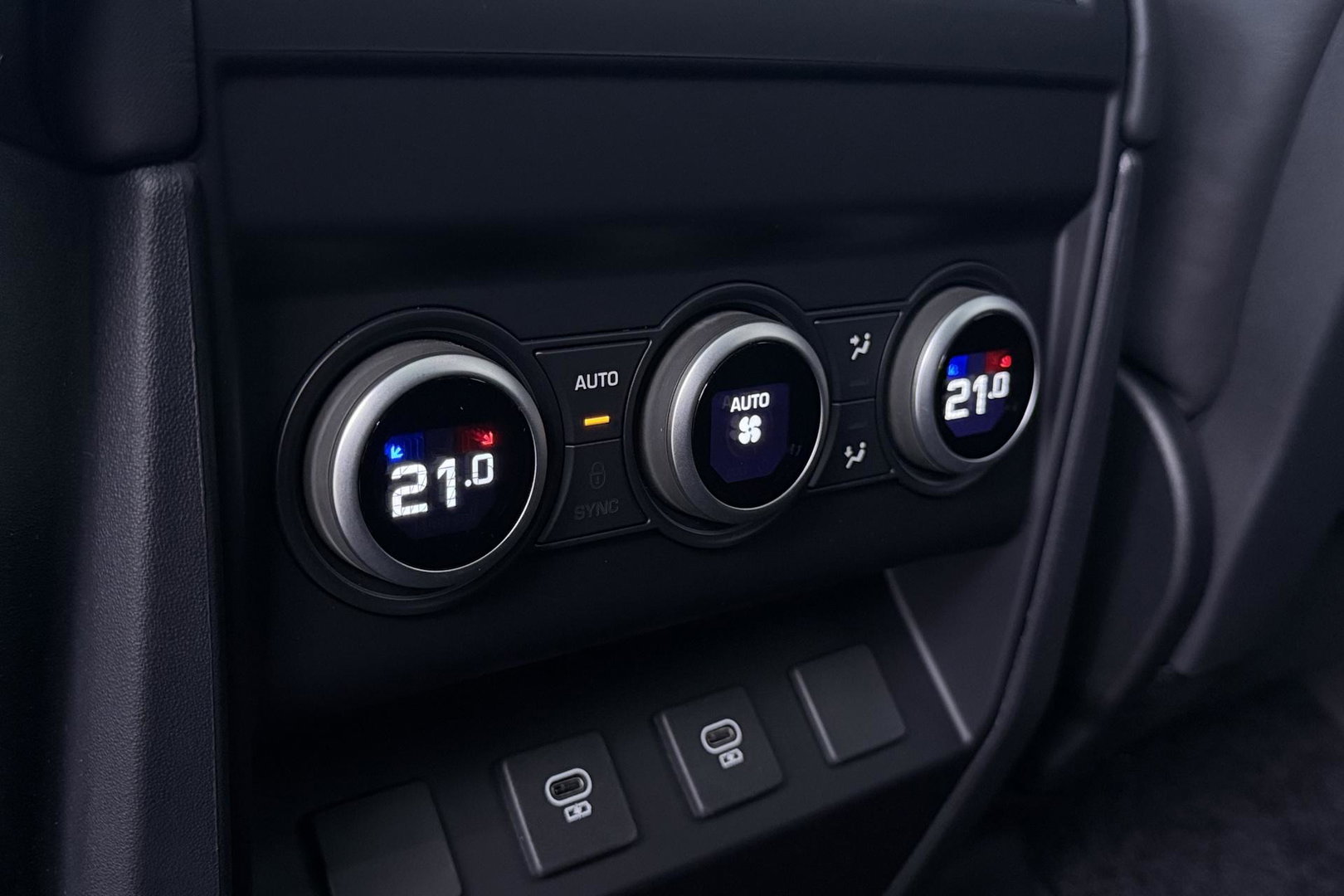 Land Rover Defender 110 P300e X-Dynamic HSE | Meridian Surround | ClearSight | Koelbox | Head-Up | Panoramadak | Trekhaak