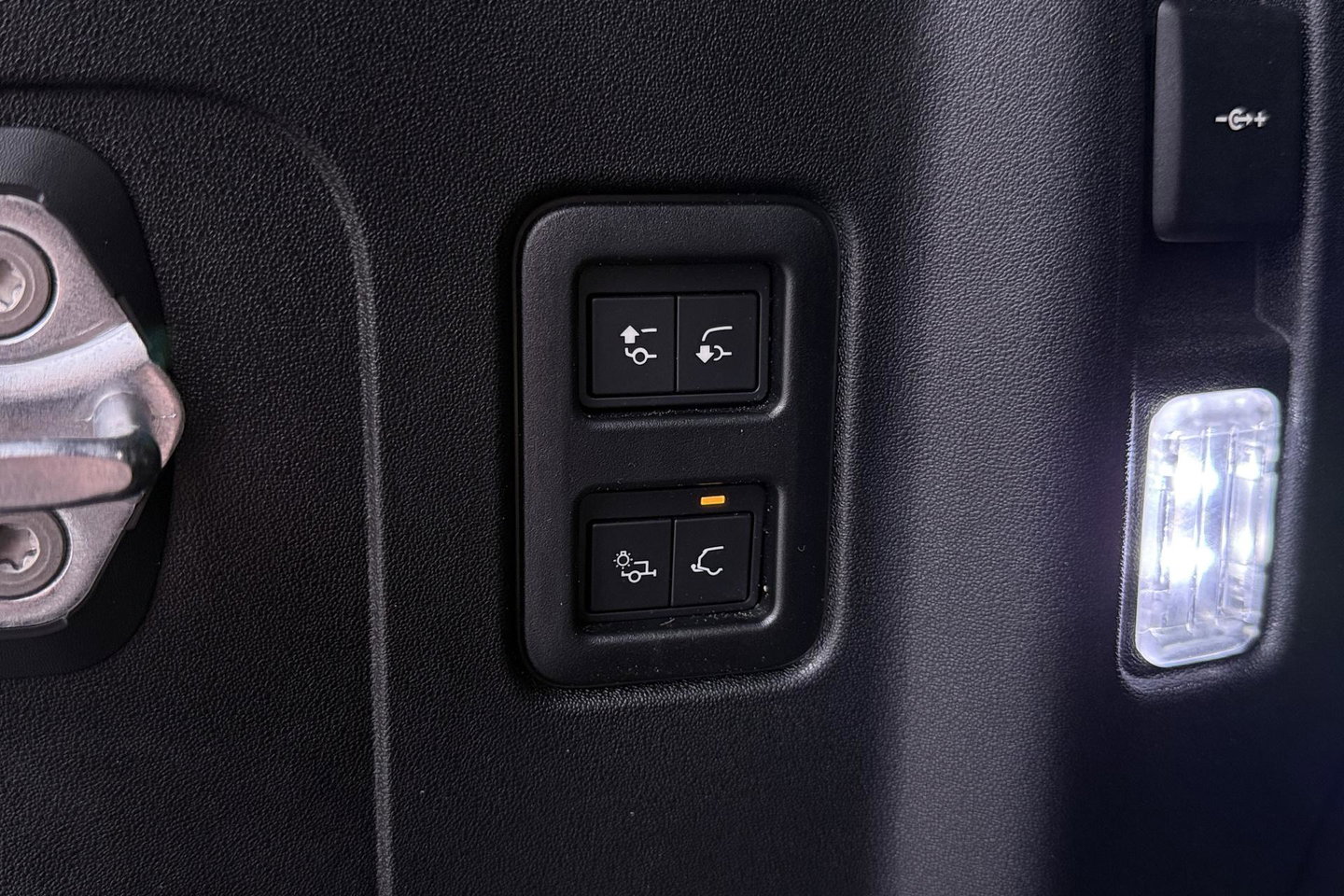 Land Rover Defender 110 P300e X-Dynamic HSE | Meridian Surround | ClearSight | Koelbox | Head-Up | Panoramadak | Trekhaak