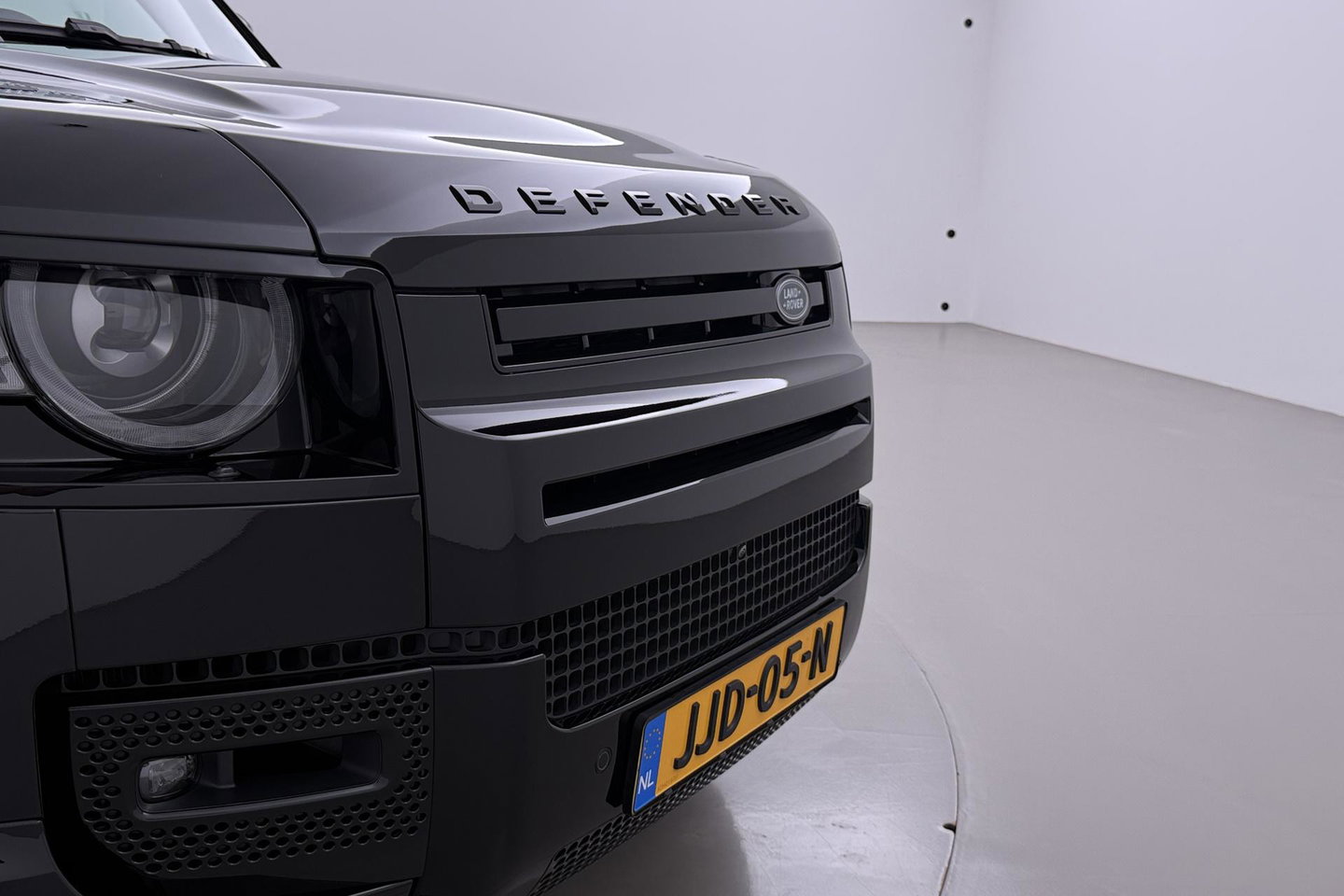 Land Rover Defender 110 P300e X-Dynamic HSE | Meridian Surround | ClearSight | Koelbox | Head-Up | Panoramadak | Trekhaak