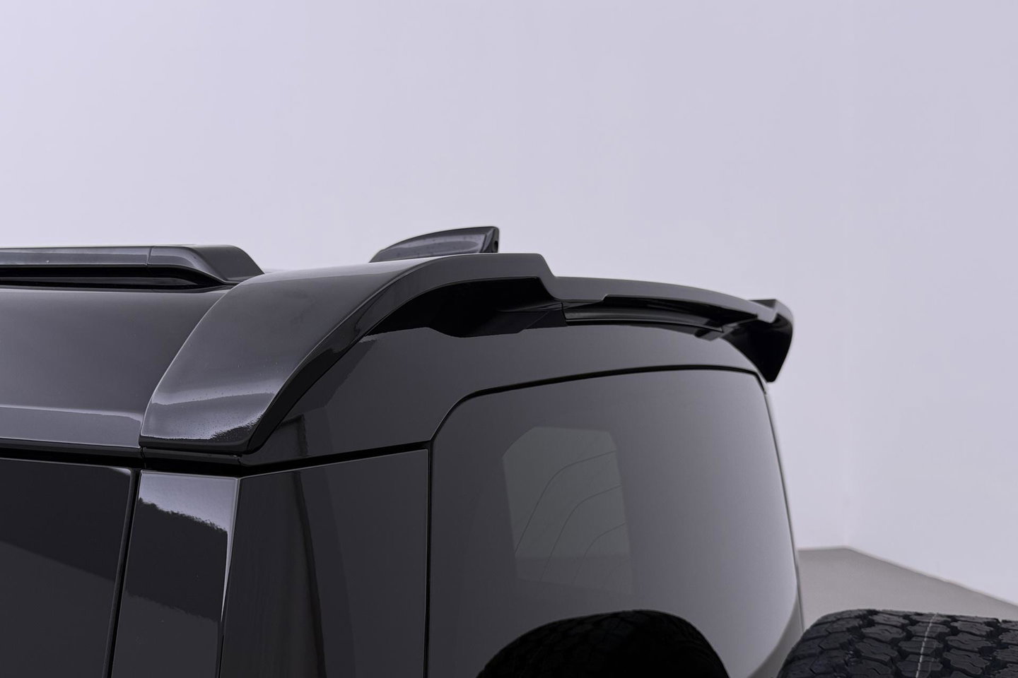 Land Rover Defender 110 P300e X-Dynamic HSE | Meridian Surround | ClearSight | Koelbox | Head-Up | Panoramadak | Trekhaak