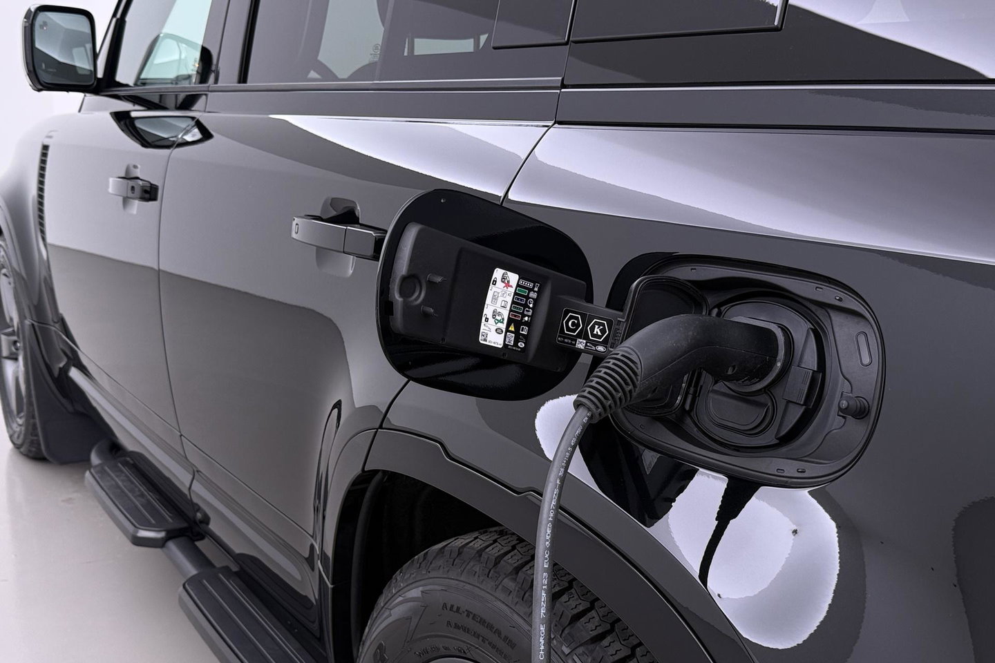 Land Rover Defender 110 P300e X-Dynamic HSE | Meridian Surround | ClearSight | Koelbox | Head-Up | Panoramadak | Trekhaak