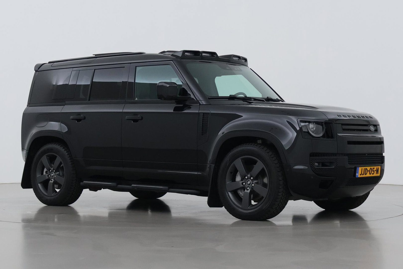 Land Rover Defender 110 P300e X-Dynamic HSE | Meridian Surround | ClearSight | Koelbox | Head-Up | Panoramadak | Trekhaak