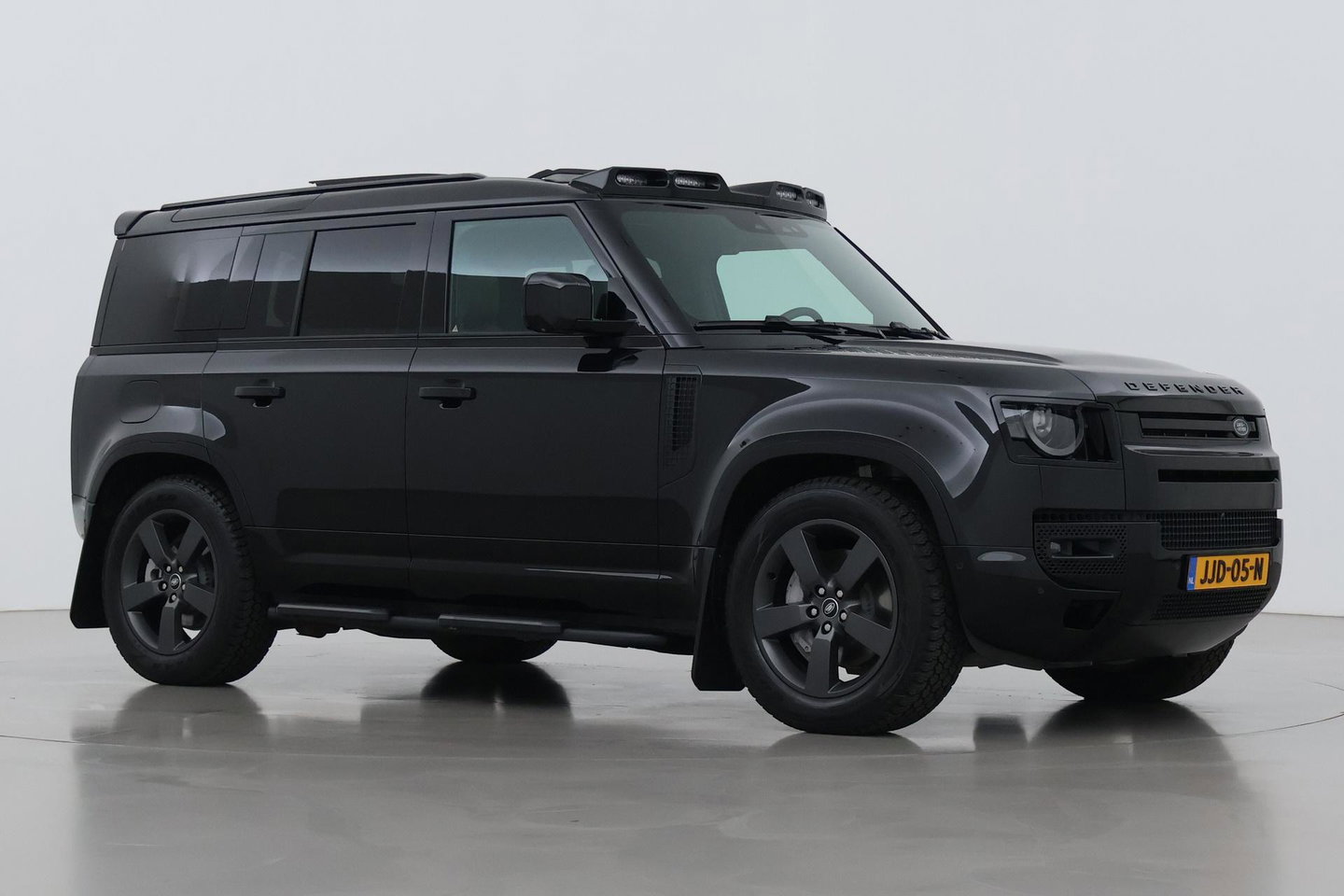 Land Rover Defender 110 P300e X-Dynamic HSE | Meridian Surround | ClearSight | Koelbox | Head-Up | Panoramadak | Trekhaak