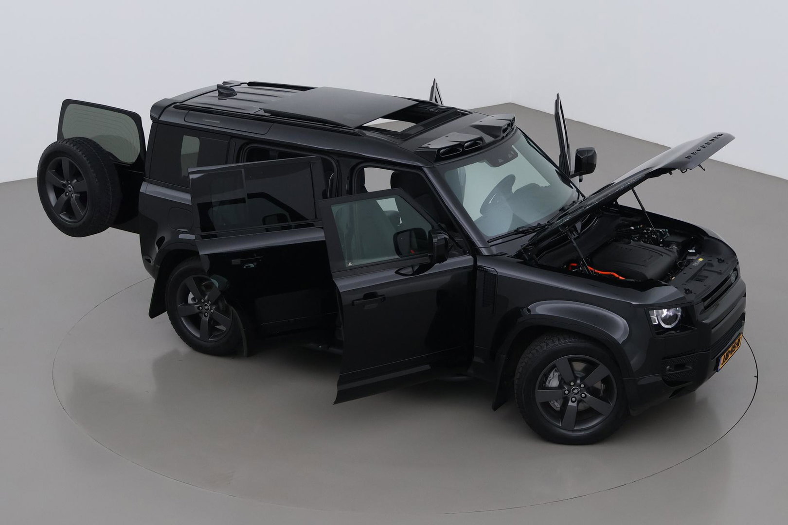Land Rover Defender 110 P300e X-Dynamic HSE | Meridian Surround | ClearSight | Koelbox | Head-Up | Panoramadak | Trekhaak