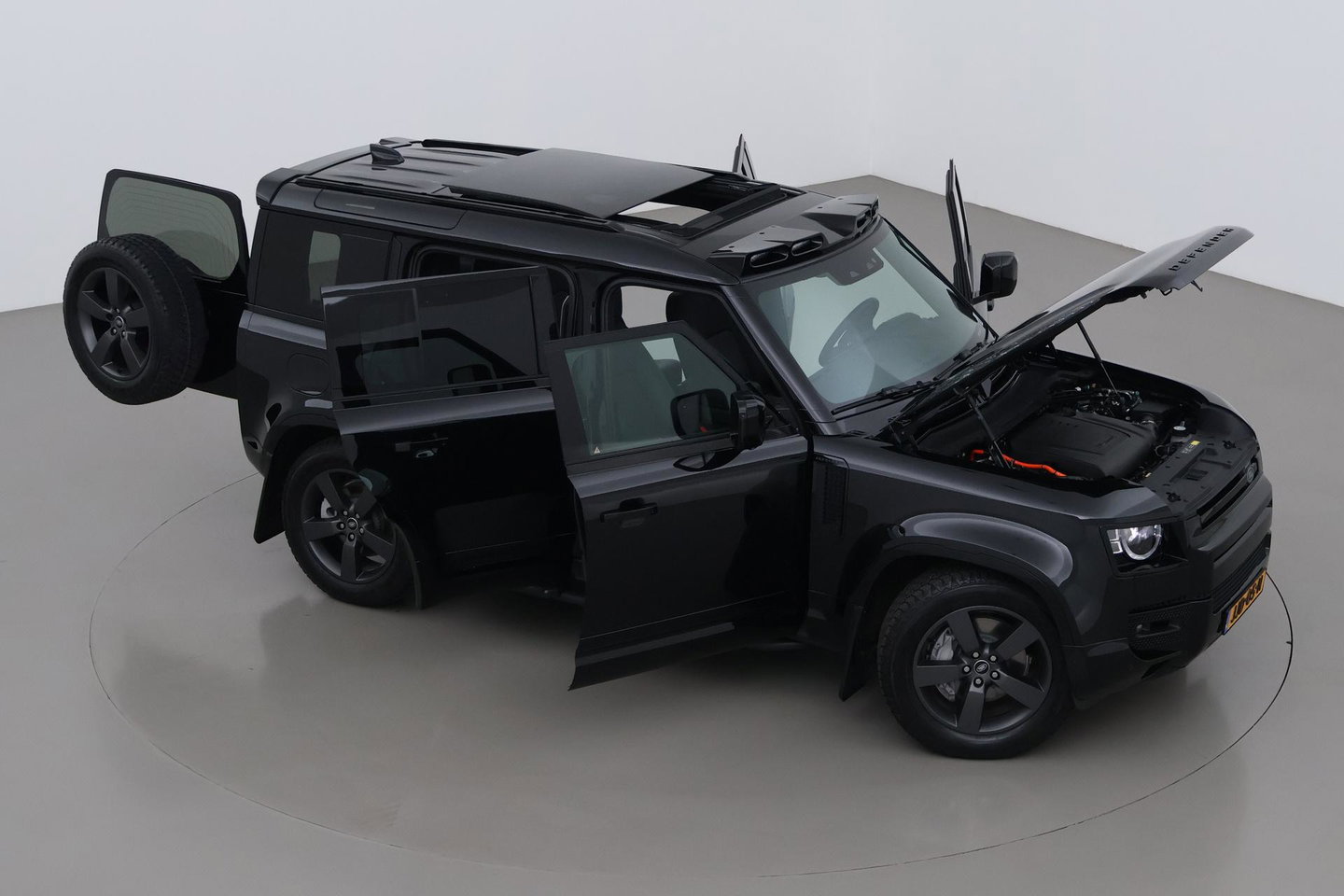 Land Rover Defender 110 P300e X-Dynamic HSE | Meridian Surround | ClearSight | Koelbox | Head-Up | Panoramadak | Trekhaak