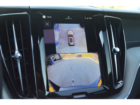 Volvo XC60 T8 Hybrid AWD Ultra Black Edition | Luchtvering | Massage | Ventilatie stoelen | 360° Camera | Head-Up | Trekhaak |