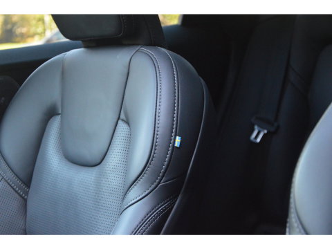 Volvo XC60 T8 Hybrid AWD Ultra Black Edition | Luchtvering | Massage | Ventilatie stoelen | 360° Camera | Head-Up | Trekhaak |