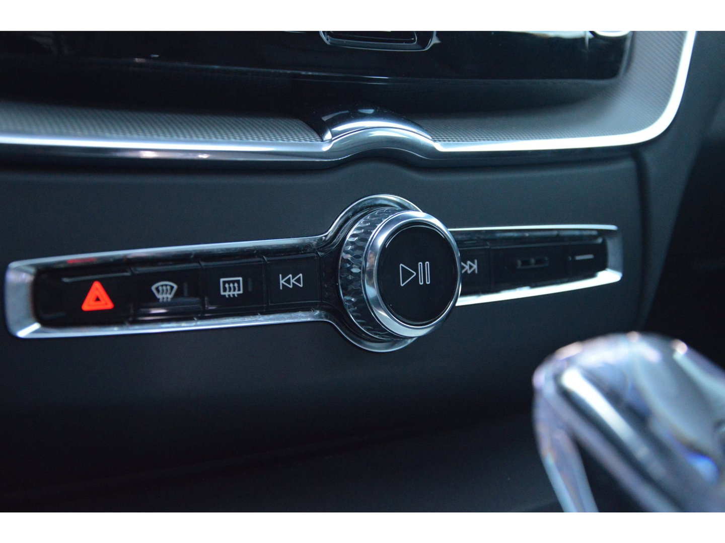 Volvo XC60 T8 Hybrid AWD Ultra Black Edition | Luchtvering | Massage | Ventilatie stoelen | 360° Camera | Head-Up | Trekhaak |