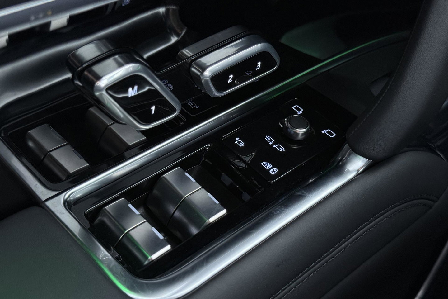 Land Rover Range Rover 3.0 P550e Autobiography | Meridian Signature | ClearSight | Shadow Exterior Pack | Massage | 22 Inch