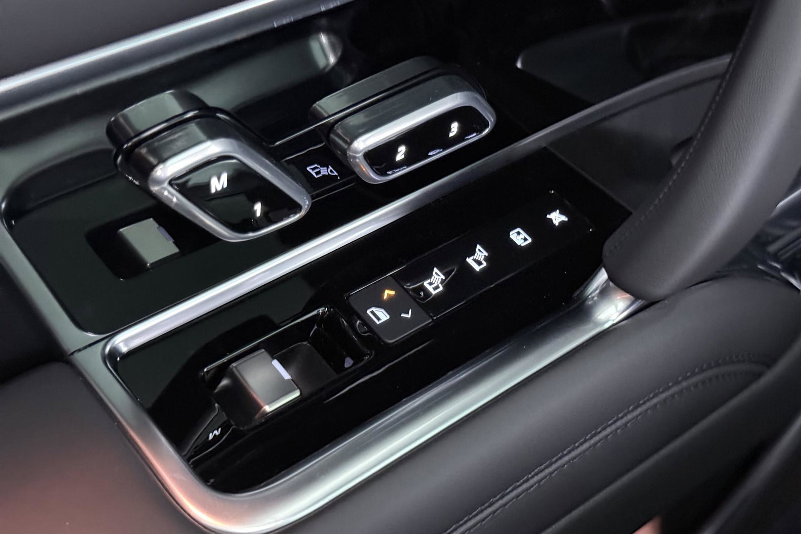 Land Rover Range Rover 3.0 P550e Autobiography | Meridian Signature | ClearSight | Shadow Exterior Pack | Massage | 22 Inch