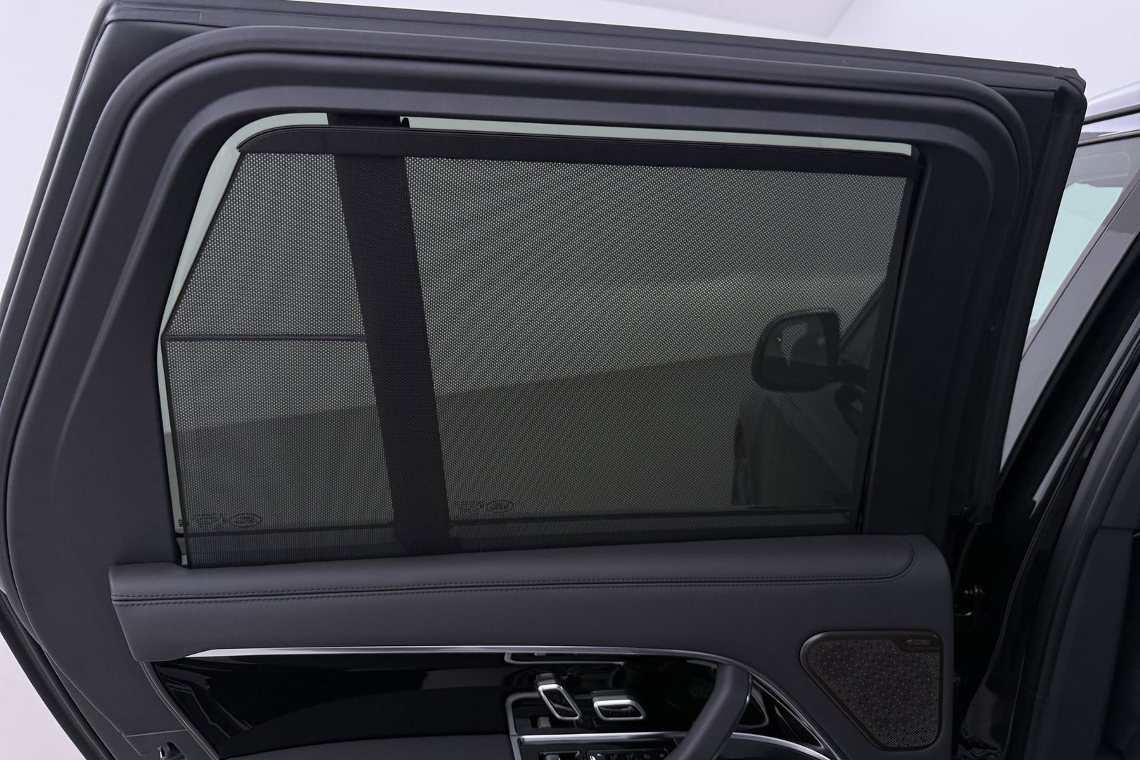 Land Rover Range Rover 3.0 P550e Autobiography | Meridian Signature | ClearSight | Shadow Exterior Pack | Massage | 22 Inch