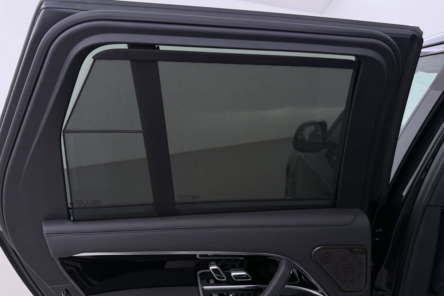 Land Rover Range Rover 3.0 P550e Autobiography | Meridian Signature | ClearSight | Shadow Exterior Pack | Massage | 22 Inch