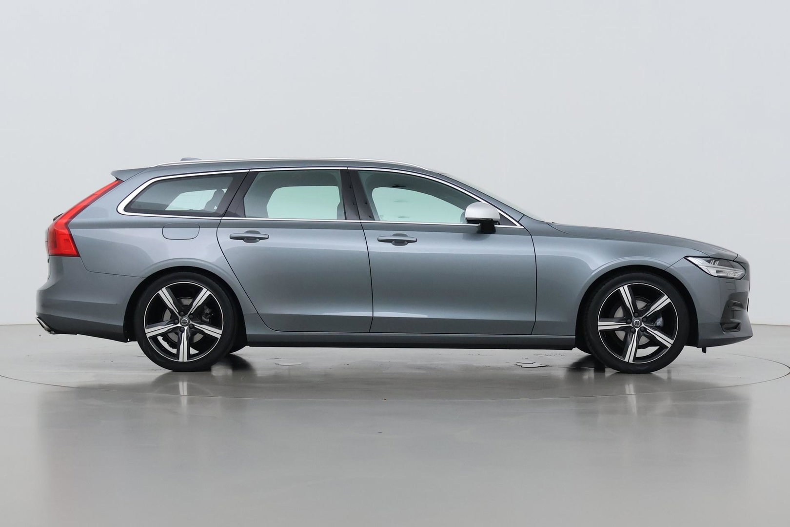 Volvo V90 2.0 D3 R-Design | ACC | Trekhaak | BLIS | Camera | Stoel+Stuurverwarming | 19 Inch