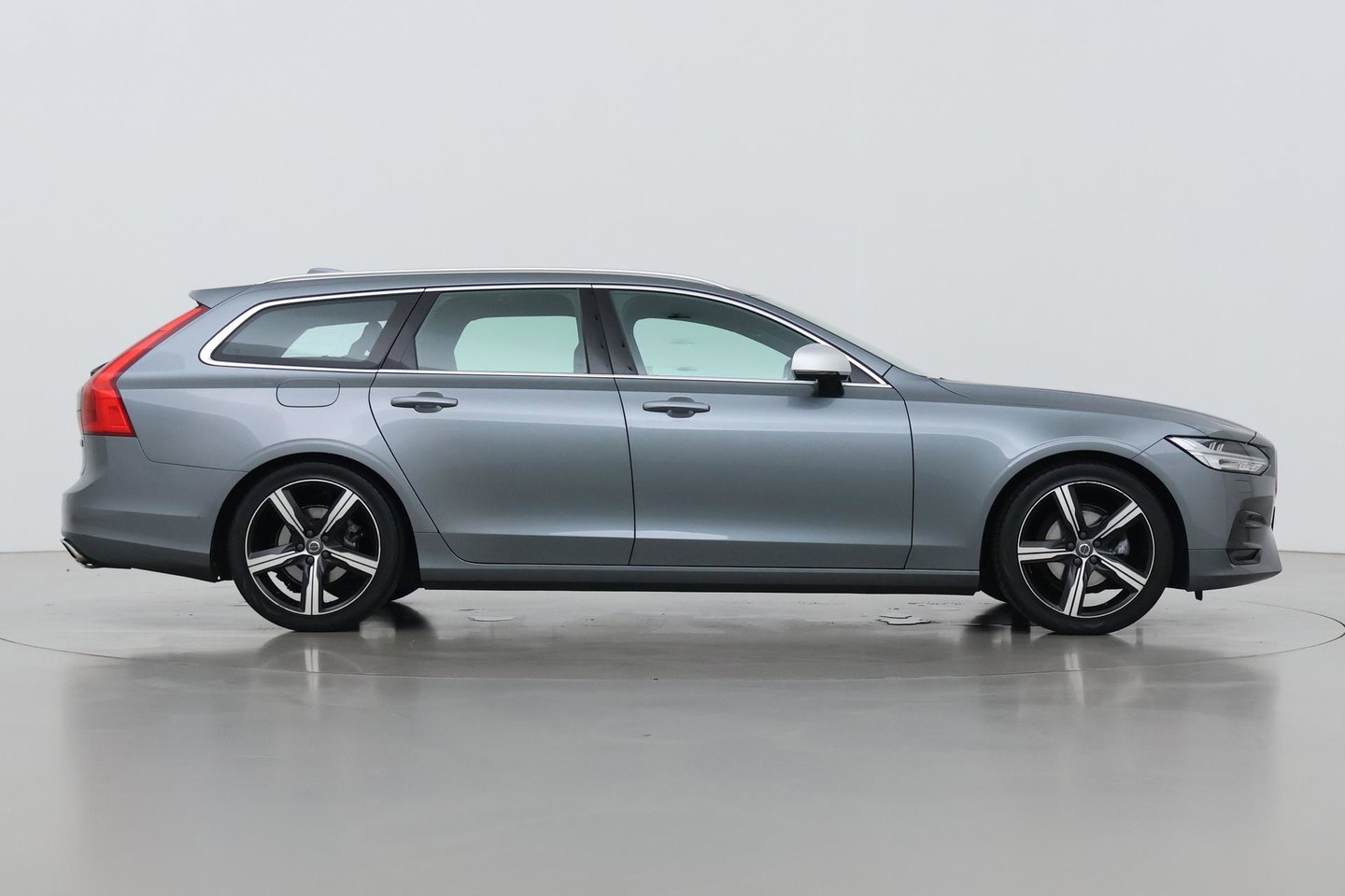 Volvo V90 2.0 D3 R-Design | ACC | Trekhaak | BLIS | Camera | Stoel+Stuurverwarming | 19 Inch
