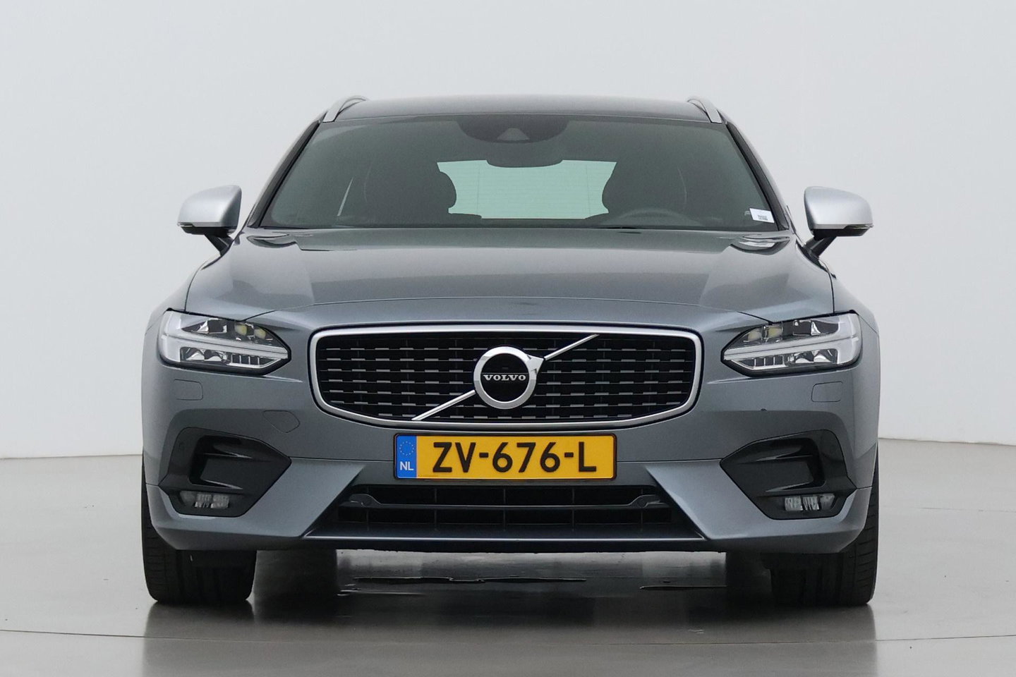Volvo V90 2.0 D3 R-Design | ACC | Trekhaak | BLIS | Camera | Stoel+Stuurverwarming | 19 Inch
